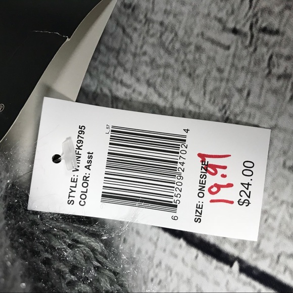 NEW D&Y Silver Fuzzy Shimmer Knit Infinity Scarf - Picture 4 of 8